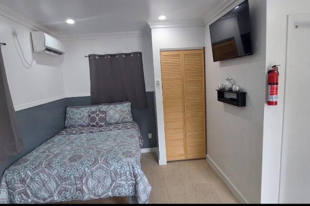 Budget & Basic In Local Neighborhood, 7Min Drive To Downtown Nassau Beach Paradise Apartment Luaran gambar