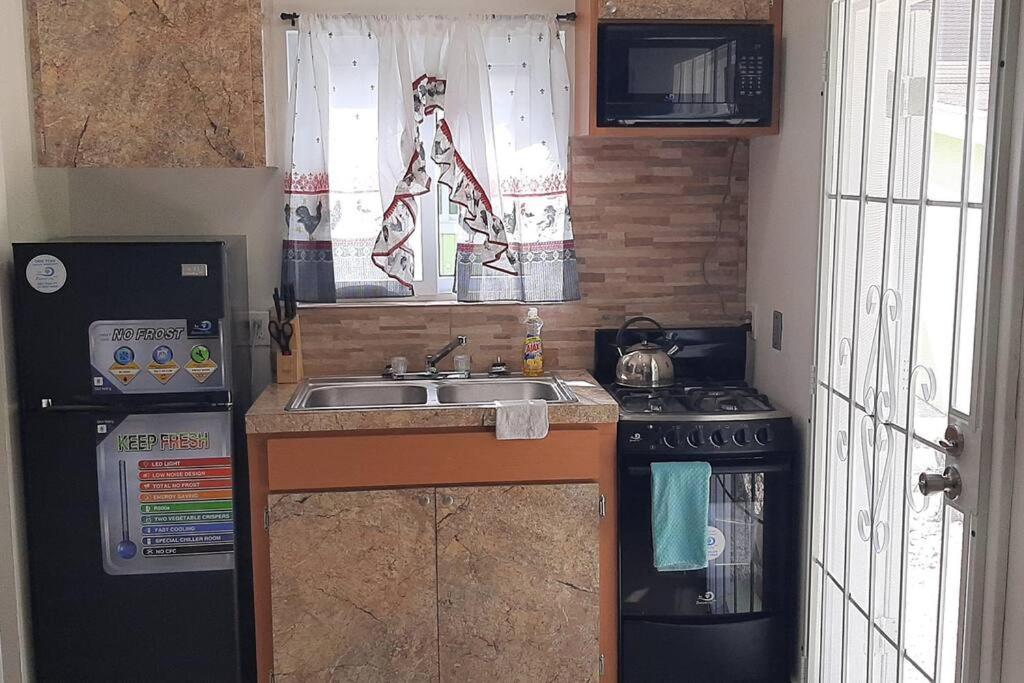 Budget & Basic In Local Neighborhood, 7Min Drive To Downtown Nassau Beach Paradise Apartment Luaran gambar