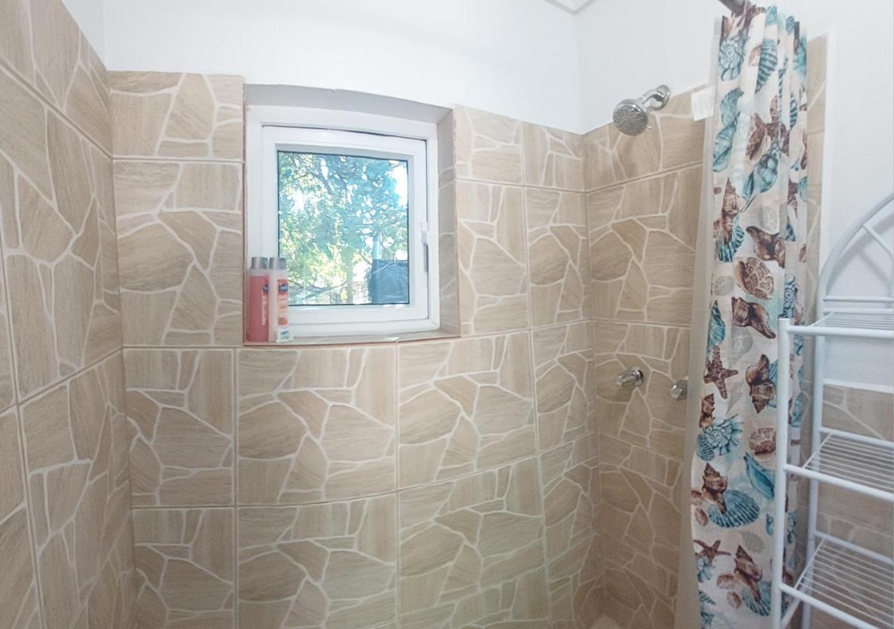 Budget & Basic In Local Neighborhood, 7Min Drive To Downtown Nassau Beach Paradise Apartment Luaran gambar